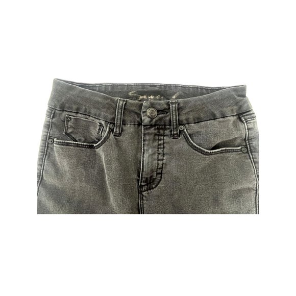 Like new! Seven7 Womens Black Distressed Ripped Knee Skinny Jeans  Size 4 - Picture 5 of 5